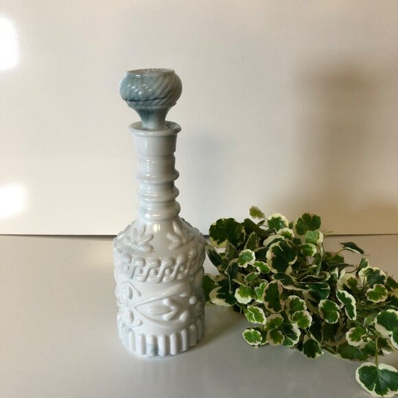 Vintage Slag Glass Decanter Marbled Embossed Milk Glass Liquor Bottle Stopper #2 - Picture 7 of 8